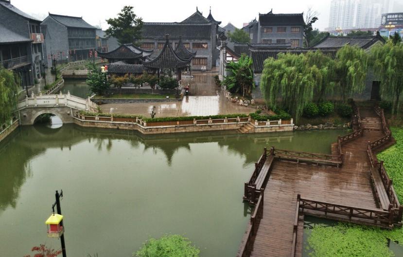 首台套全海况百千瓦气动式波浪能发电装备下水